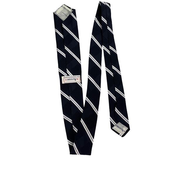 Arrow Textured Diagonal Stripe Men's Tie Navy & White 53" - Picture 4 of 12